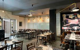 Peppers Gallery Hotel