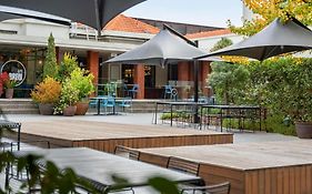 Peppers Gallery Hotel